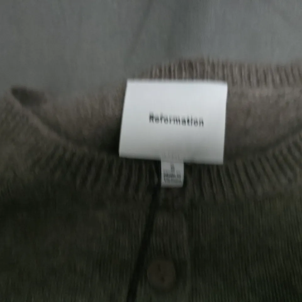 REFORMATION CLARA CASHMERE CREW CARDIGAN IN COCOA - SMALL