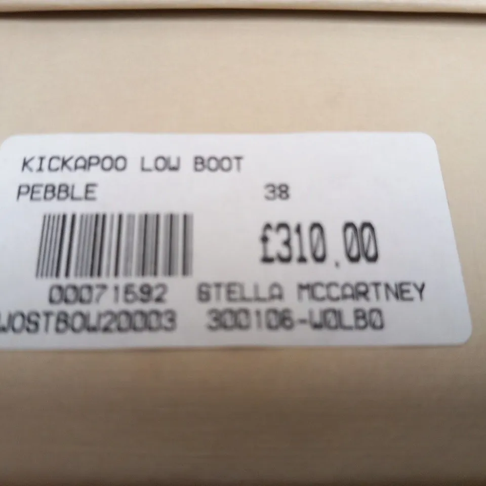BOXED PAIR OF STELLA MCCARTNEY KICKAPOO LOW BOOT PEBBLE SIZE 38
