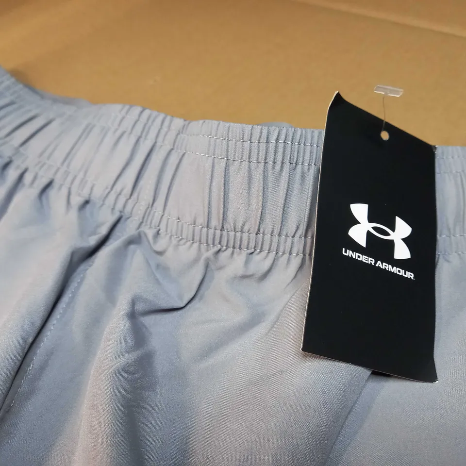 UNDER ARMOUR GREY SPORTS SHORTS - LARGE