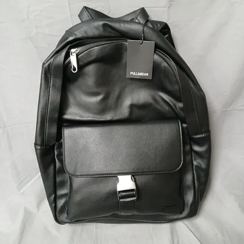 PULL&BEAR BLACK LEATHER-LOOK BACKPACK