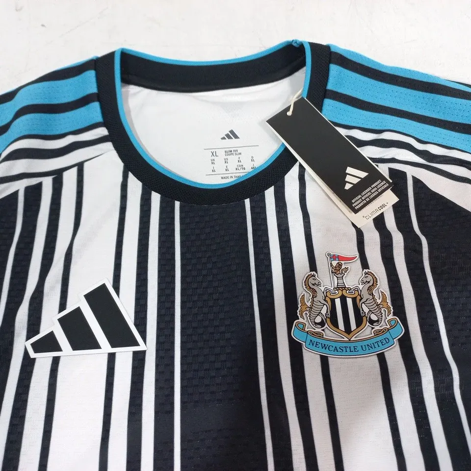 NEWCASTLE UNITED HOME JERSEY IN BLACK/WHITE - UK XL