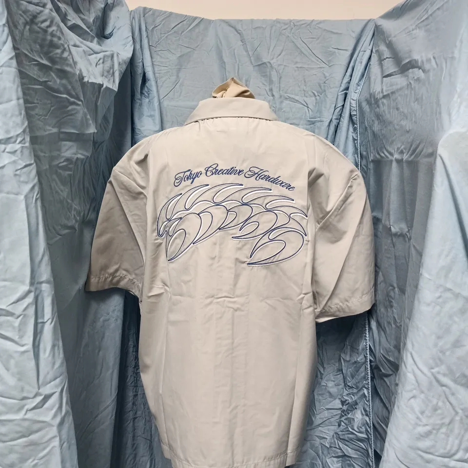 EDWIN STAFF UNIFORM SHIRT – LIGHT GREY, M, WITH AKIBA AUTOS & TOKYO CREATIVE HARDWARE EMBROIDERY