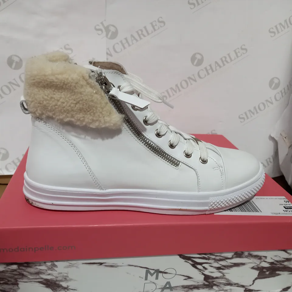 BOXED PAIR OF MODA WHITE HIGH TOP TRAINERS - SIZE 7