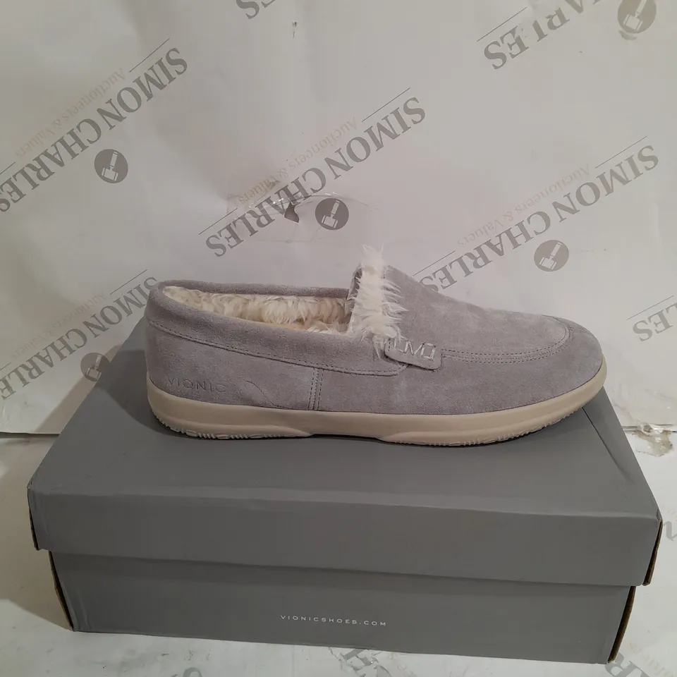 BOXED PAIR OF VIONIC SLIPPERS - UK SIZE 6