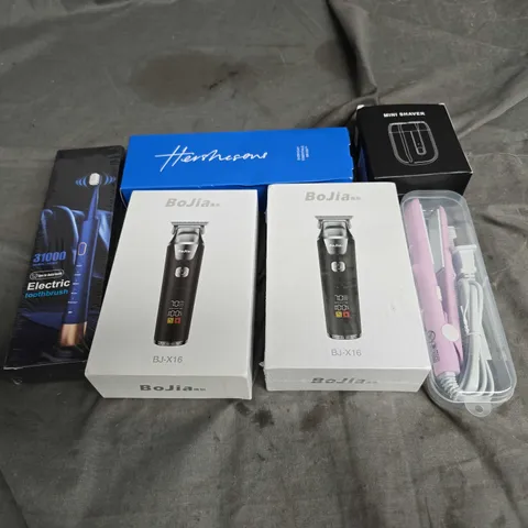 APPROXIMATELY 6 ASSORTED HEALTH & BEAUTY PRODUCTS TO INCLUDE ELECTRIC TOOTHBRUSH, BOJIA SHAVER, AND HERSHESONS BRUSH ETC.