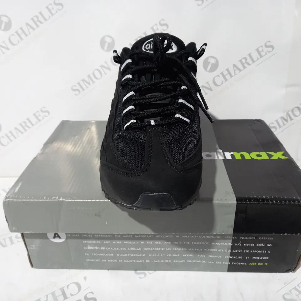 BOXED PAIR OF NIKE AIR MAX 95 SHOES IN BLACK UK SIZE 8.5