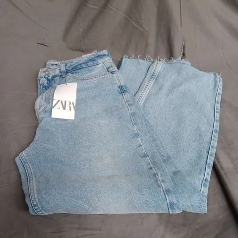 ZARA STRAIGHT FIT JEANS IN LIGHT BLUE DENIM SIZE 12