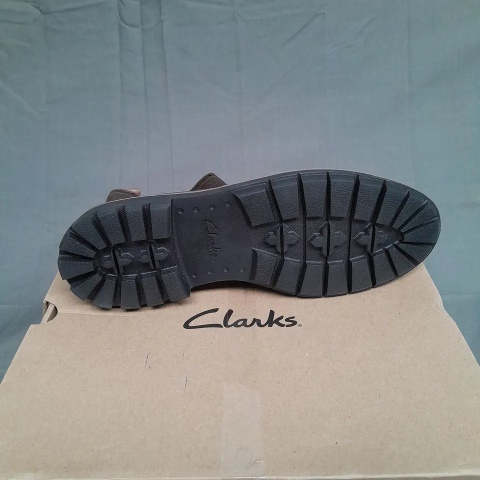 BOXED PAIR OF CLARKS BROWN SLIP ON BOOTS SIZE 9 