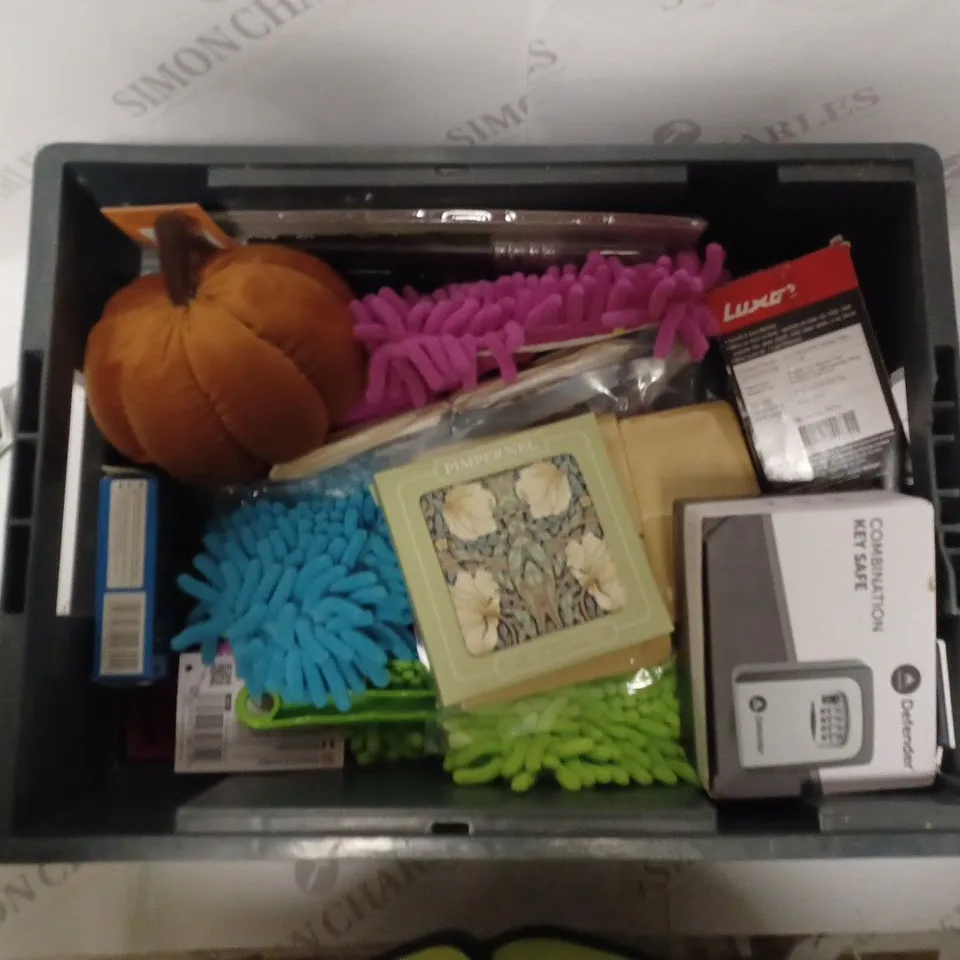 APPROXIMATELY 20 HOUSEHOLD ITEMS TO CONTAIN COMBINATION KEY SAFE, PIMPERNEL X4 COASTERS, DLUX PRO KLEEN NOODLE DUSTER ETC