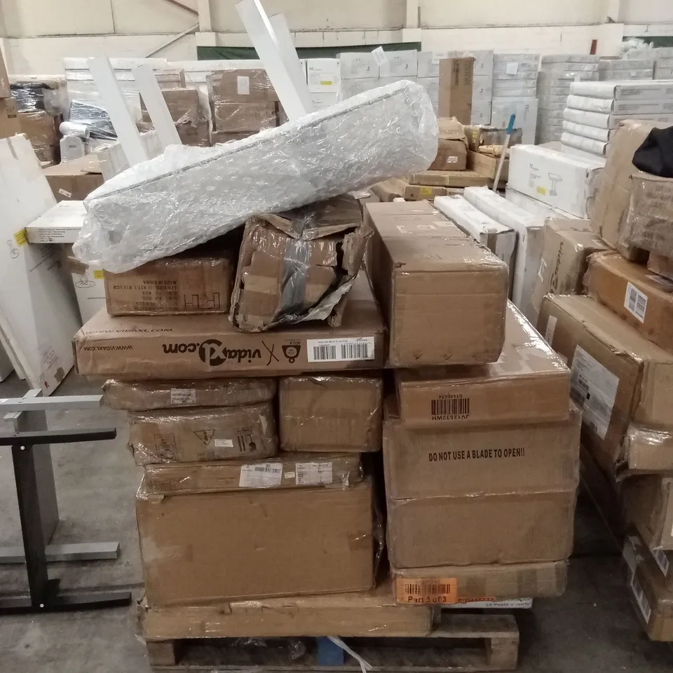 PALLET OF ASSORTED FURNITURE AND FURNITURE PARTS 