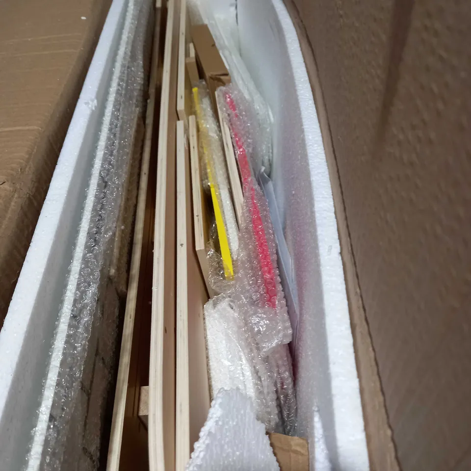 LITTLE TYKES  WOODEN DELUXE KITCHEN