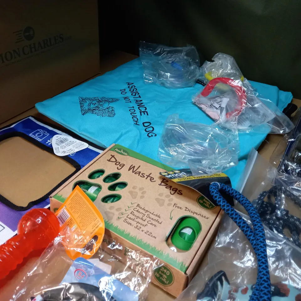 LOT OF APPROX 15 ASSORTED HOUSEHOLD/DOG/MEDICAL ITEMS TO INCLUDE: DOG LEAD, DOG HARNESS, 