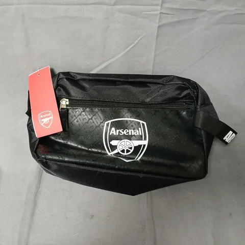 ARSENAL FC OFFICIAL LICENSED WASH BAG – BLACK WITH CREST