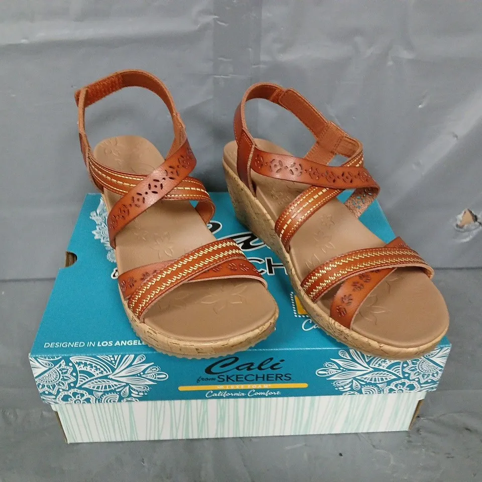 BOXED PAIR OF WOMENS SKECHERS CALI WEDGE SANDALS - UK SIZE 6