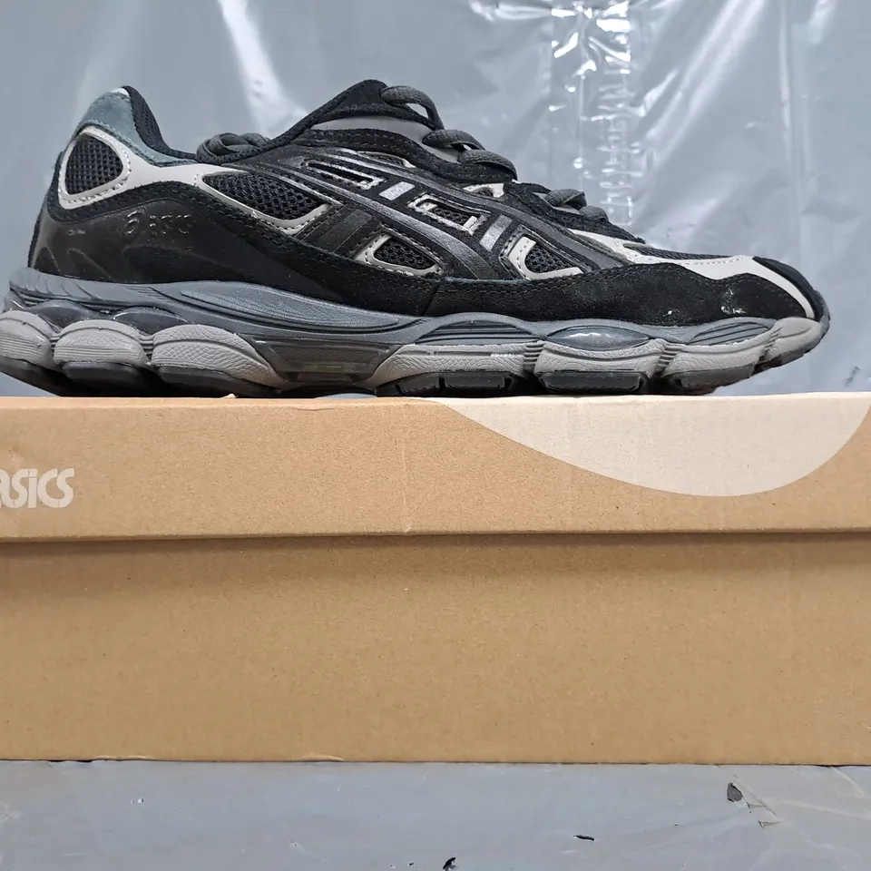 BOXED PAIR OF ASICS TRAINERS IN BLACK/GREY SIZE UK 10