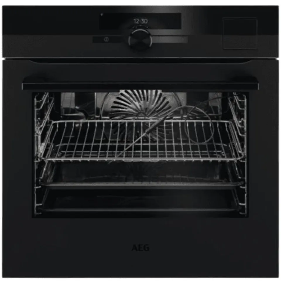AEG 9000 STEAM PRO  INTEGRATED SINGLE ELECTRIC OVEN Model BSK999330T RRP £1750