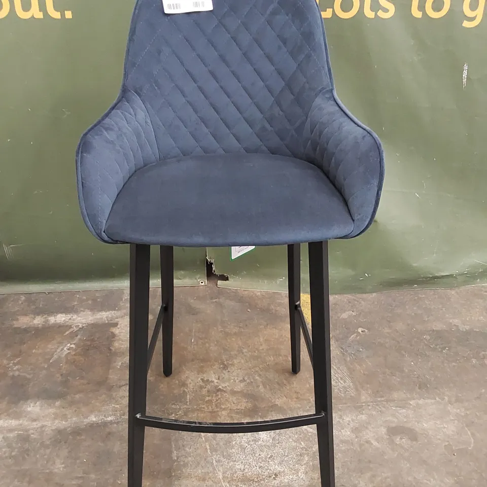 DARK BLUE VELVET DINING CHAIR
