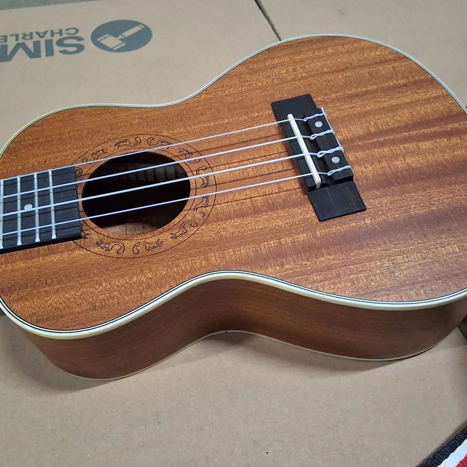 ACOUSTIC UKULELE WITH STRAP – NATURAL WOOD FINISH