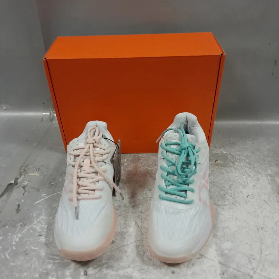 BOXED PAIR OF NOX CALZADO NOX AT10 LUX WHITE/POTPURRI UK 5