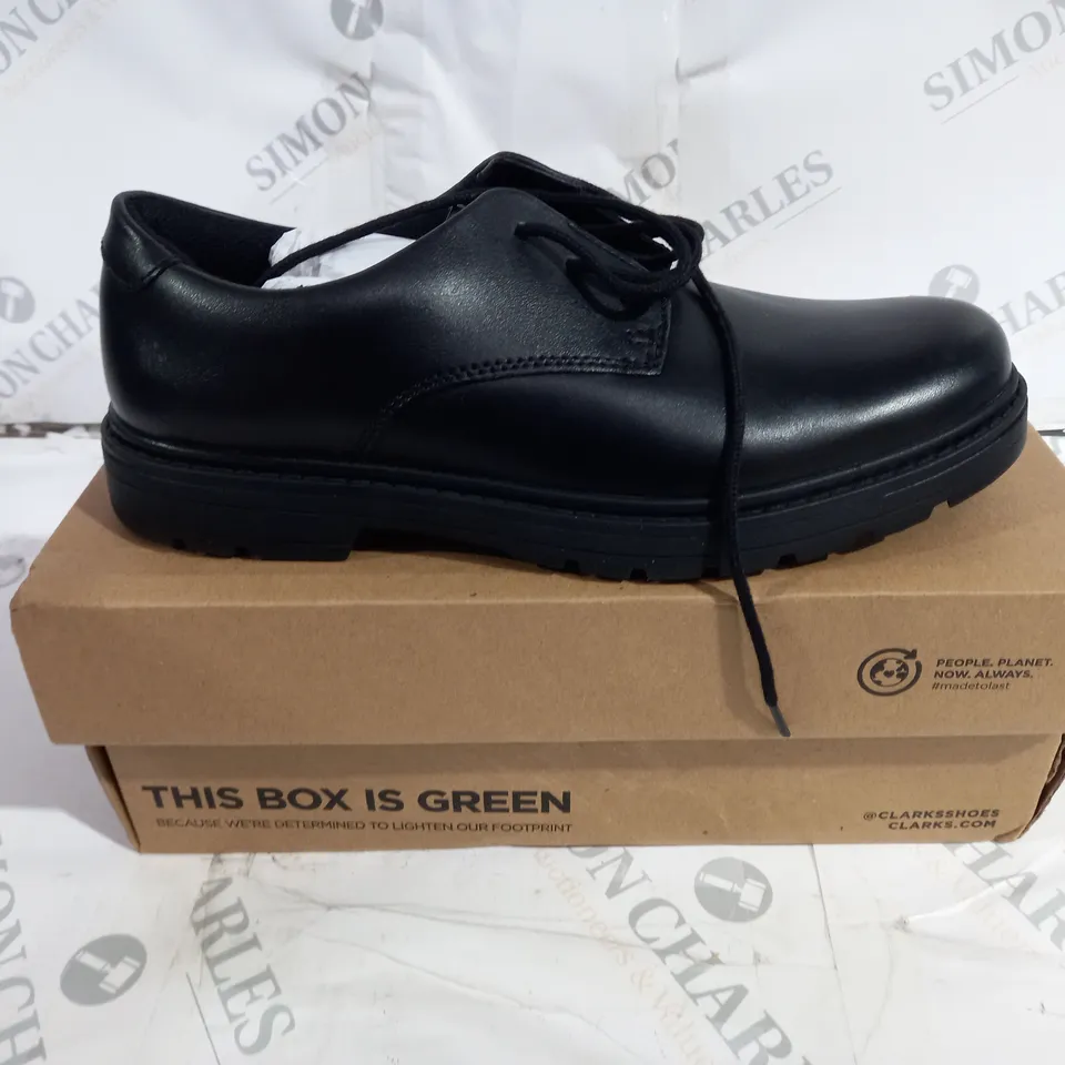CLARKS BLACK LEATHER SHOES SIZE 5.5