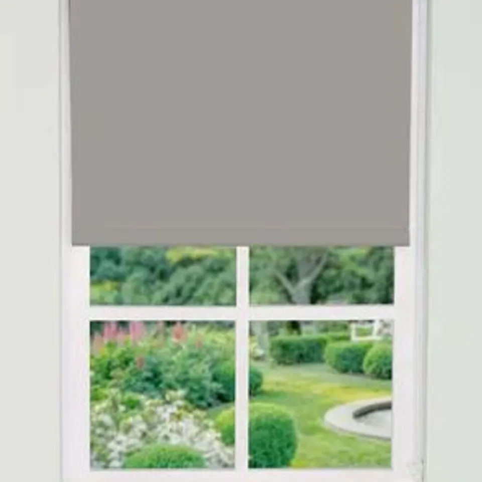 BLACKOUT ROLLER BLIND 