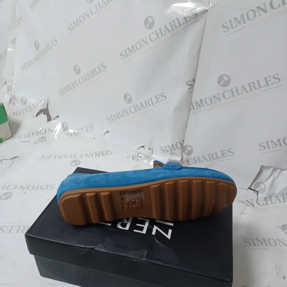 NATURALIZER LOAFER BLUE - SIZE 5