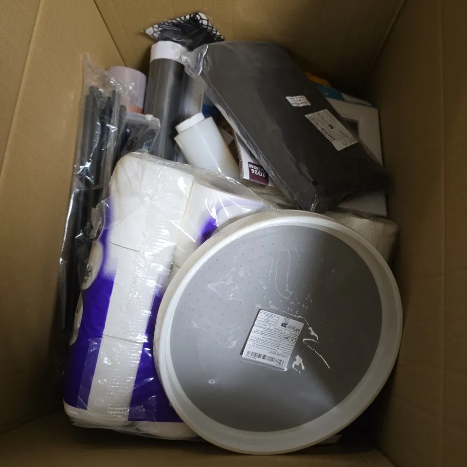 BOX OF APPROXIMATELY 12 ASSORTED HOUSEHOLD ITEMS TO INCLUDE - UNIVERSAL PAN LID - CHRISTMAS BAUBLES - CLINGFILM - ETC