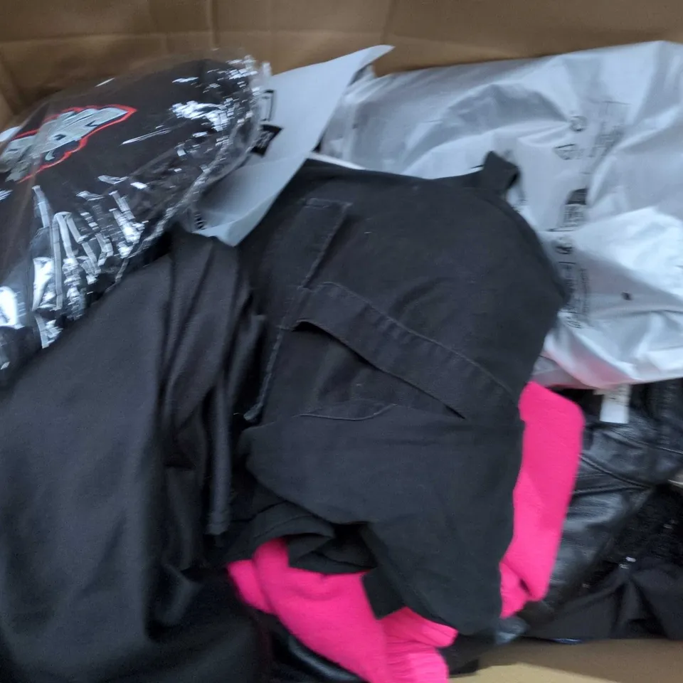 APPROXIMATELY 25 ASSORTED CLOTHING ITEMS IN VARIOUS SIZES, STYLES & COLOURS TO INCLUDE BRANDS SUCH AS FEMME LUXE, M&S, OUTDOOR, ETC - COLLECTION ONLY