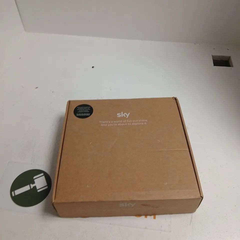 SKY HUB ROUTER – WHITE, BOXED