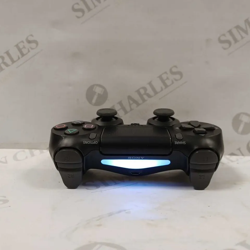 PS4 CONTROLLER IN BLACK