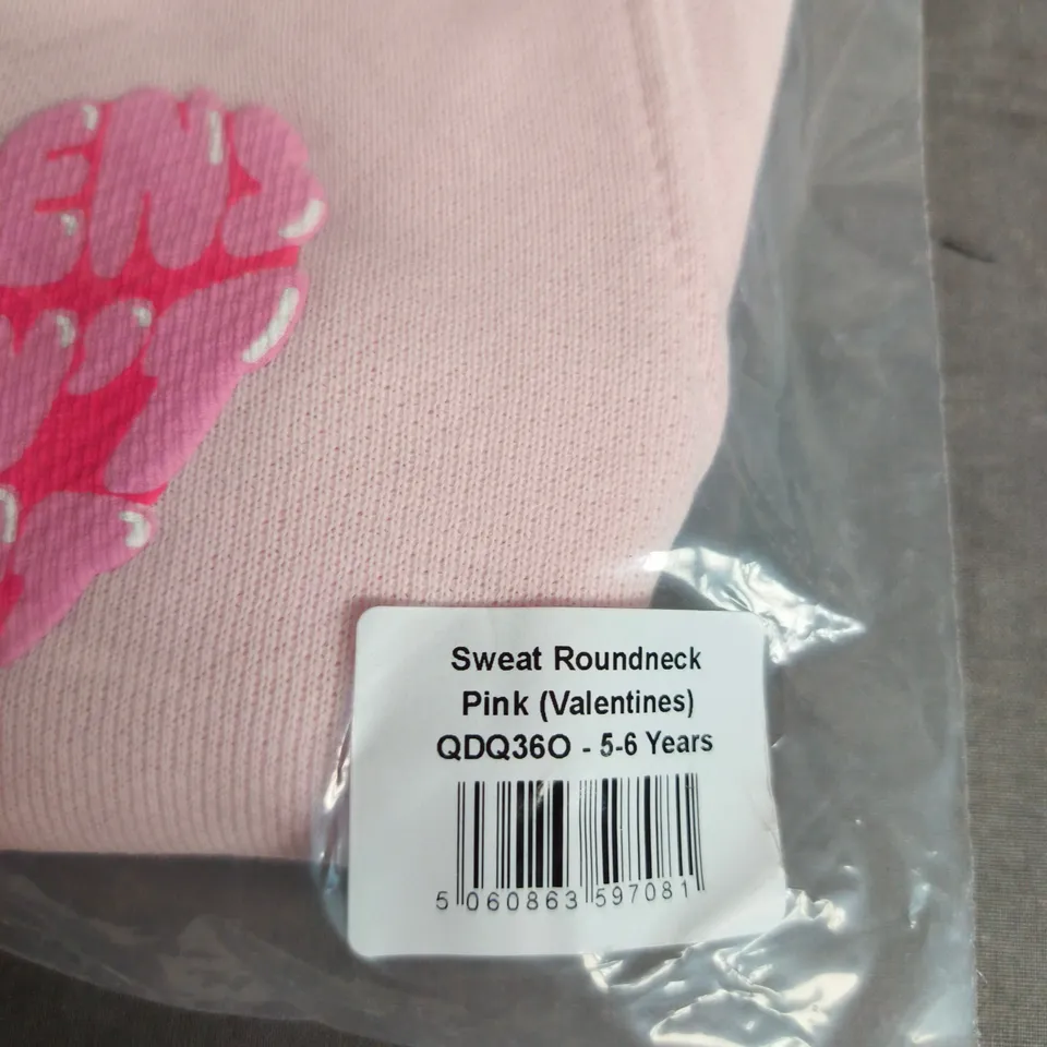 QDQ PINK SWEATSHIRT ROUNDNECK WITH VALENTINE HEART – 5-6 YEARS