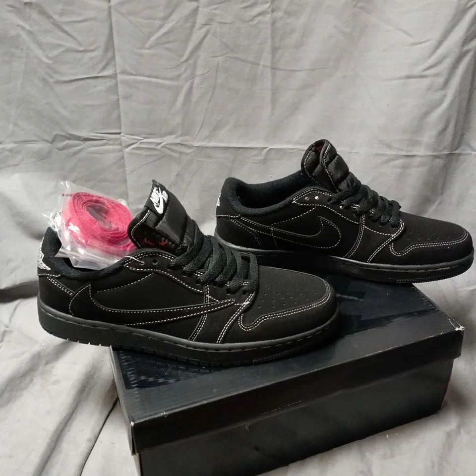 NIKE AIR JORDAN - CACTUS JACK , TRAVIS SCOTT EDITION - BLACK SNEAKERS WITH EXTRA LACES - UK SIZE 8.5