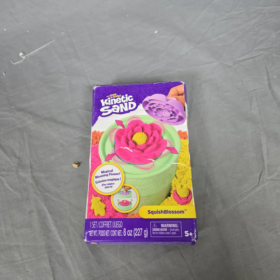 KINETIC SAND SQUISHBLOSSOM SET – 8 OZ (227 G) BOXED