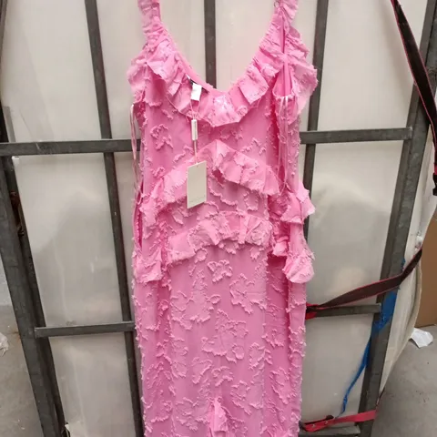 PRETTY LAVISH HELENA RUFFLE JACQUARD MAXI DRESS – PEONY PINK, UK 10
