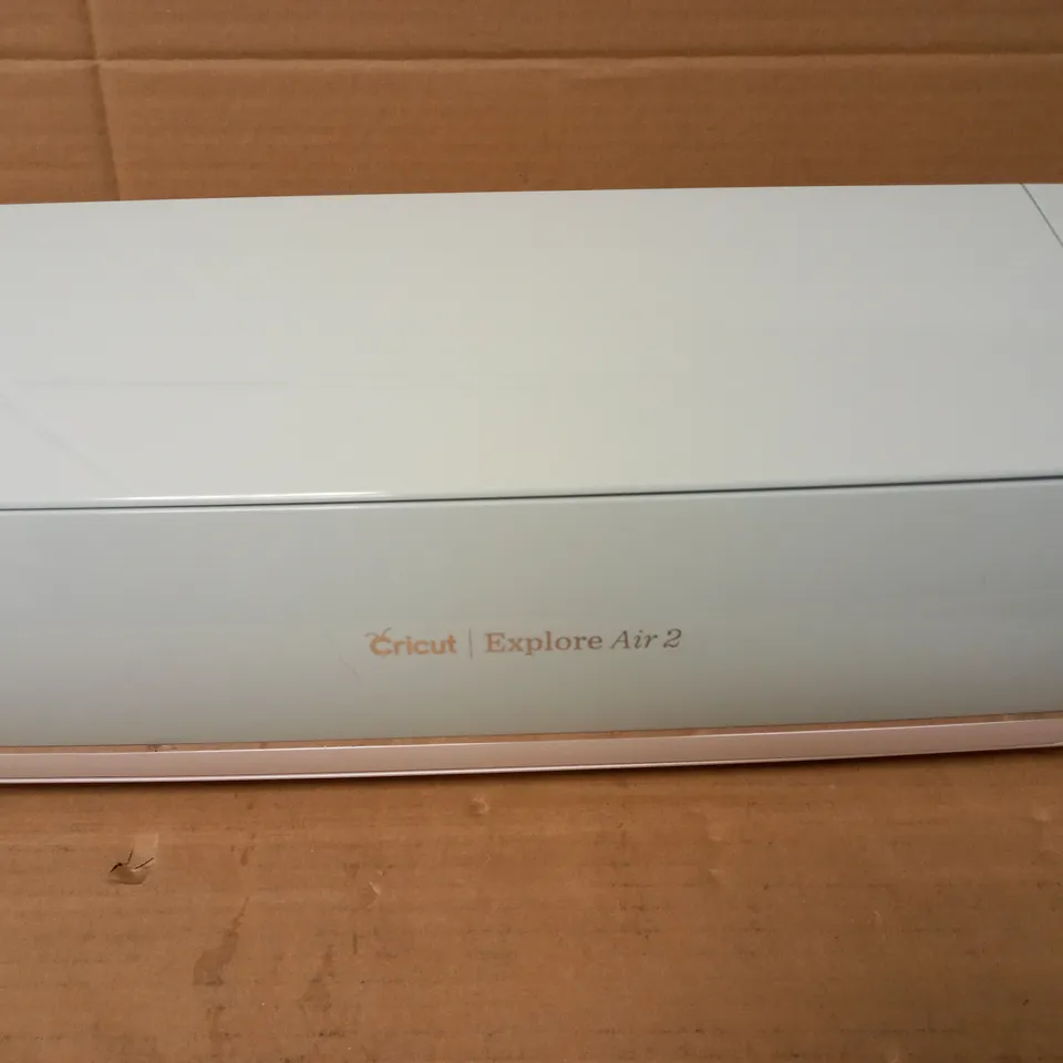 CRICUT EXPLORE AIR 2 CUTTING MACHINE