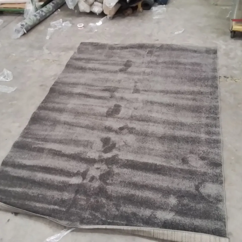 QUALITY DESIGNER AREA RUG - APPROXIMATELY 280X200CM