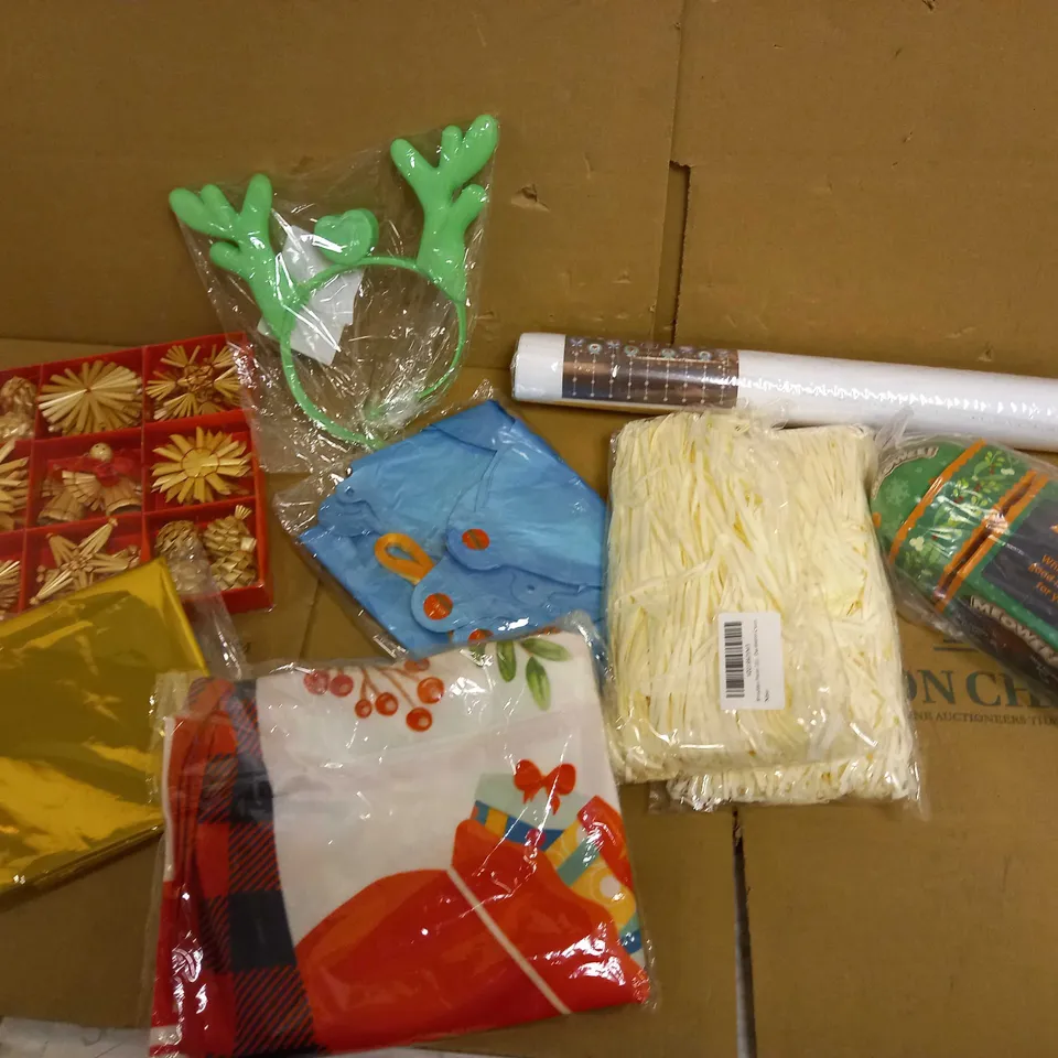 BOX OF APPROX 15 ASSORTED ITEMS TO INCLUDE PET CHRISTMAS CRACKER, CHRISTMAS DECORATIONS, TISSUE PAPER