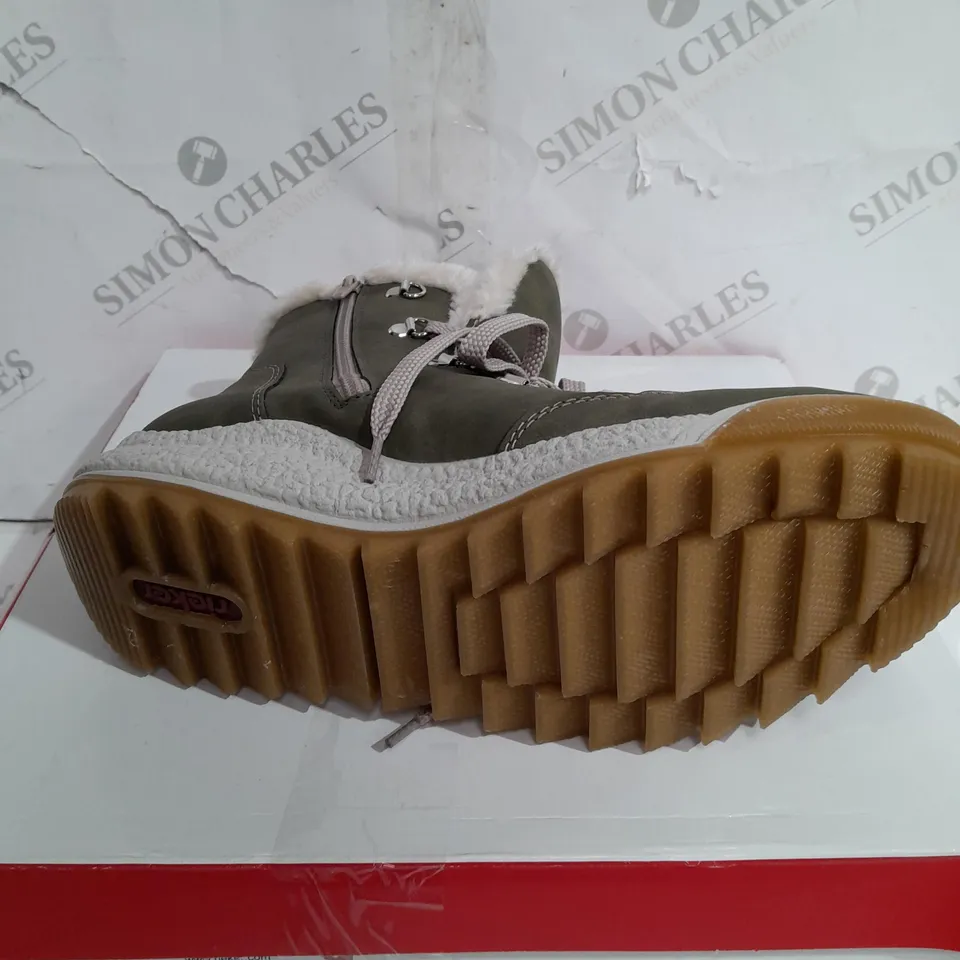 BOXED PAIR OF RIEKER WARM HIKING BOOTS, KHAKI - SIZE 7.5