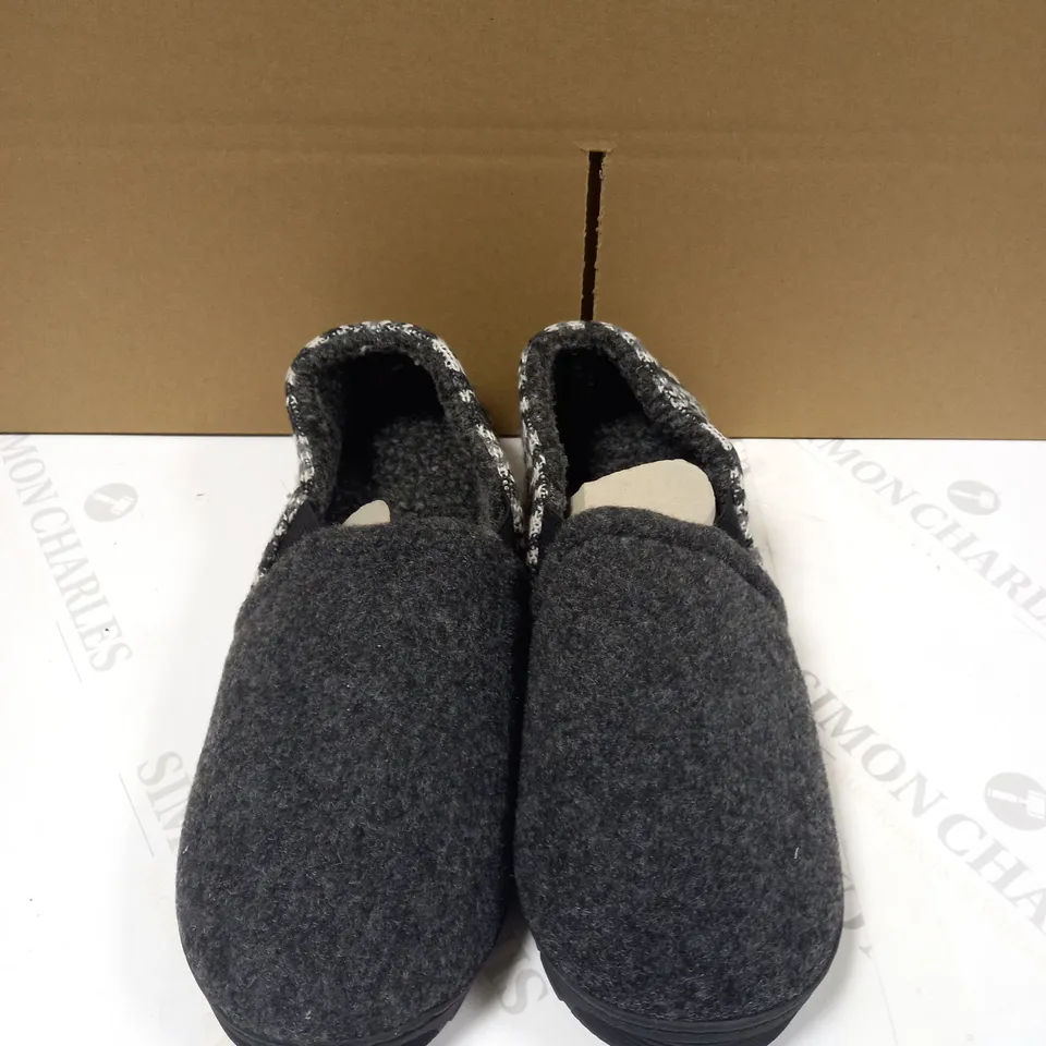 MUK LUKS MENS SLIPPERS GREY - SIZE 12