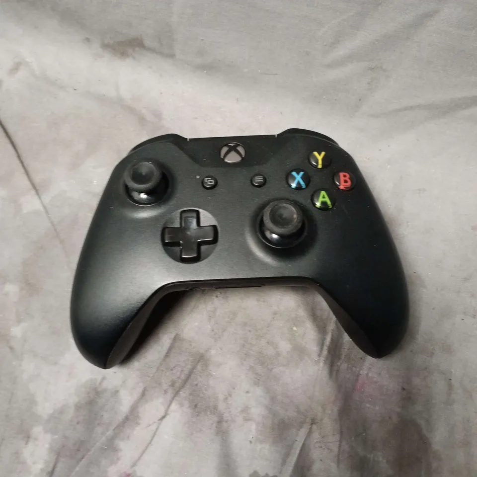 XBOX ONE WIRELESS CONTROLLER IN BLACK