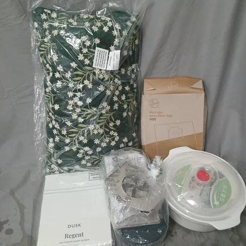 APPROXIMATELY 15 ASSORTED HOUSEHOLD PRODUCTS TO INCLUDE MICROWAVE LUNCHBOX, DUSK REGENT PILLOWCASES, HABITAT MANDOLIN, ETC