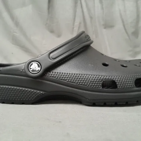 PAIR OF CROCS CLASSICS IN BLACK UK SIZE M8/W9