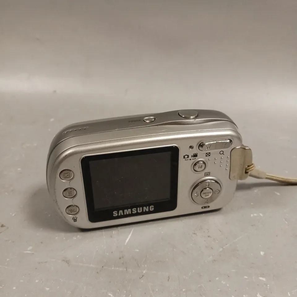 SAMSUNG DIGIMAX A40 DIGITAL CAMERA 
