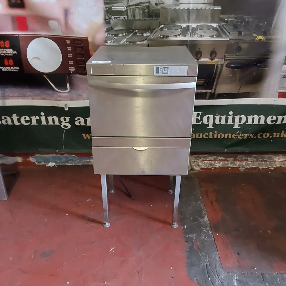 COMMERCIAL UTENSIL WASHER 