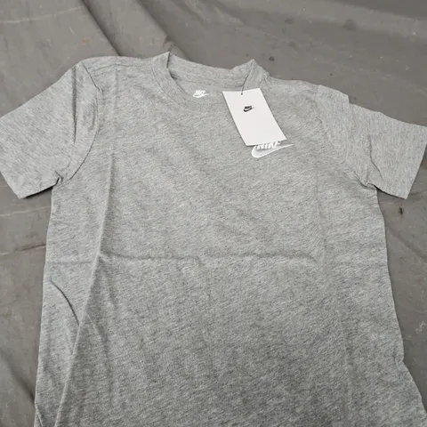 NIKE KIDS T-SHIRT – GREY HEATHER, SIZE CHILDRENS SMALL