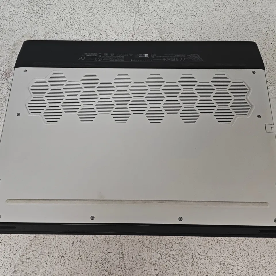 BOXED ALIENWARE M3 15 INTEL I7 10TH GEN 512GB LAPTOP IN WHITE - P87F