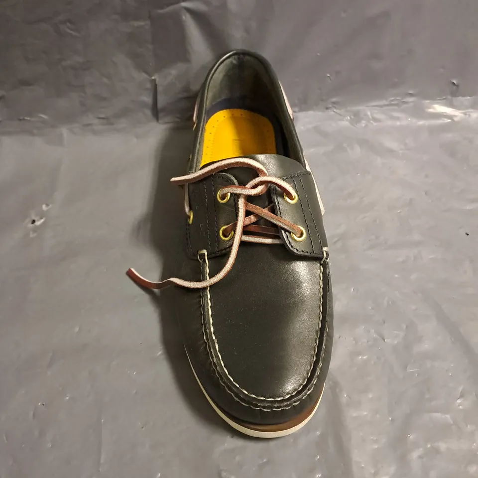 PAIR OF TIMBALAND LOAFERS IN BLACK MULTI SIZE UK 8