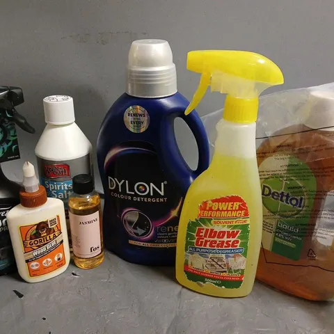 APPROXIMATELY 20 ASSORTED LIQUIDS TO INCLUDE DYLON COLOUR DETERGENT RENEW(1.5L), GORILLA WOOD GLUE (118ml), DETTOL LIQUID (750ml), ETC - COLLECTION ONLY