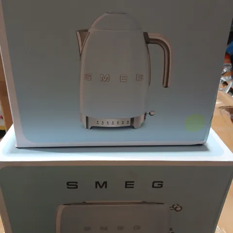SMEG KETTLE WITH ACOUSTIC ALARM AND 4 SLICE TOASTER