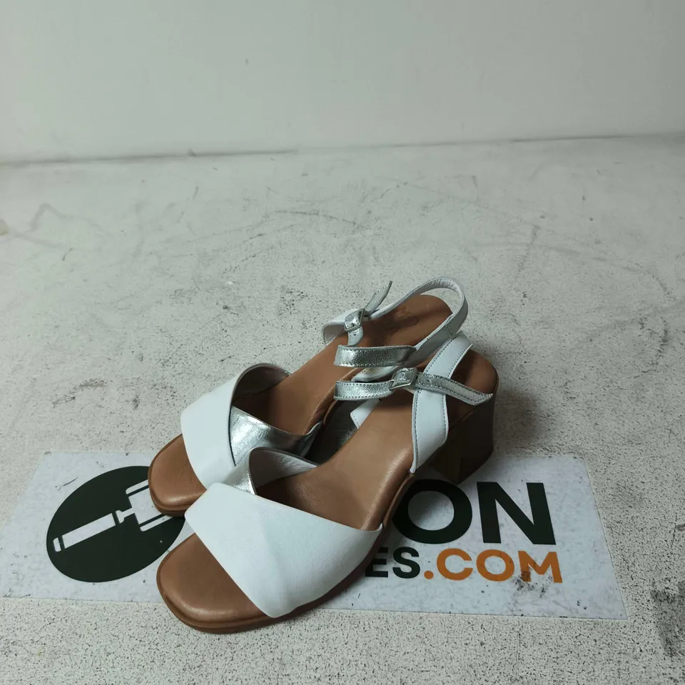 MODA IN PELLE LANIE WHITE & SILVER LEATHER TWO-PART BLOCK HEEL SANDALS – UK 6 (EU 39)